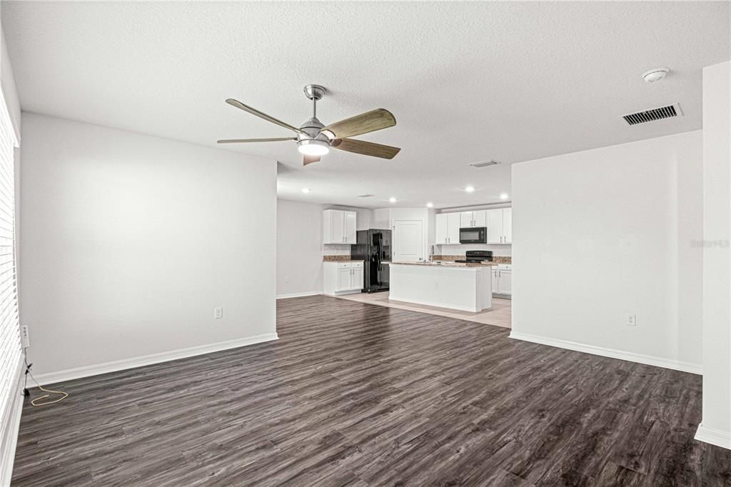 For Rent: $1,950 (4 beds, 2 baths, 1827 Square Feet)