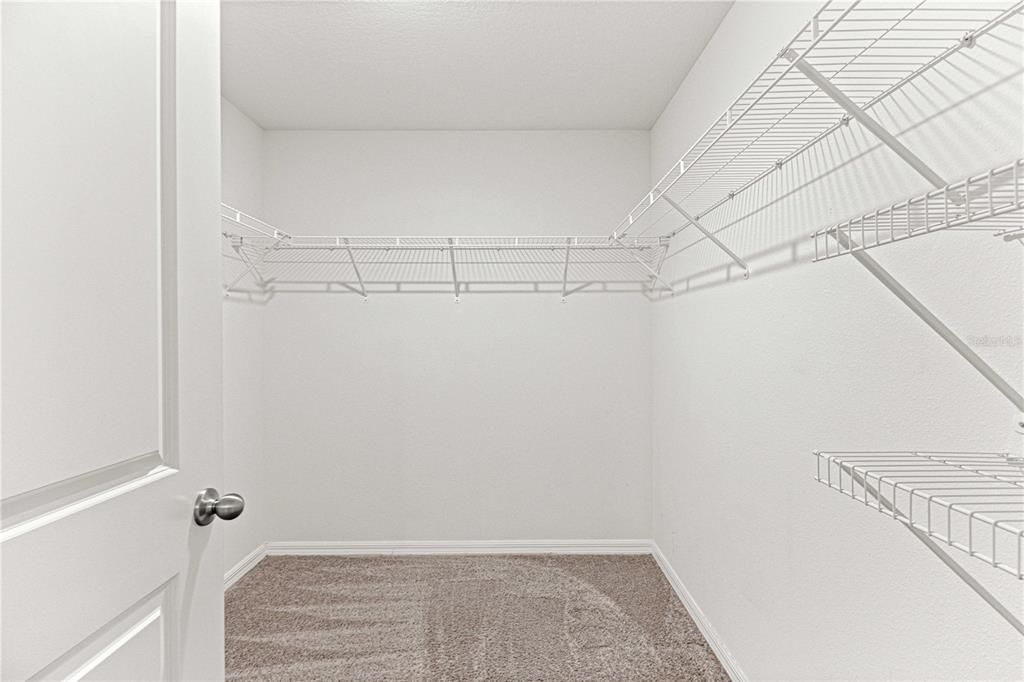 For Rent: $1,950 (4 beds, 2 baths, 1827 Square Feet)