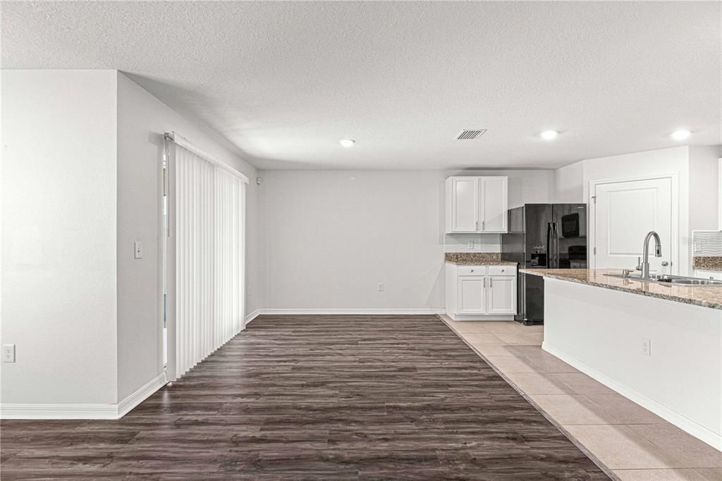 For Rent: $1,950 (4 beds, 2 baths, 1827 Square Feet)