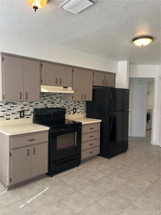 For Sale: $355,000 (3 beds, 2 baths, 1644 Square Feet)