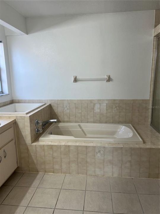 For Sale: $355,000 (3 beds, 2 baths, 1644 Square Feet)