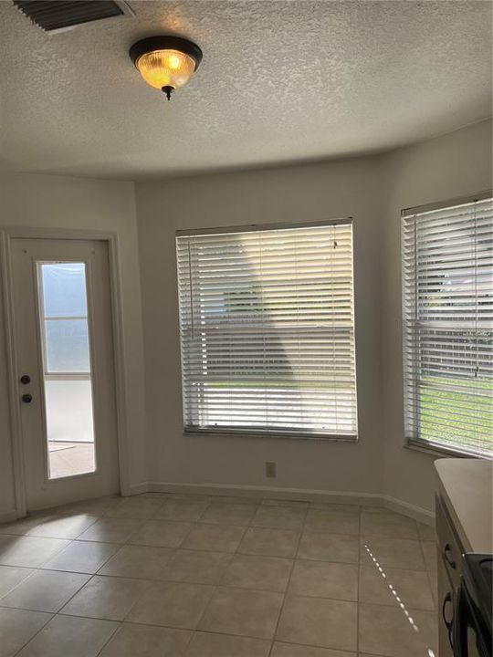 For Sale: $355,000 (3 beds, 2 baths, 1644 Square Feet)
