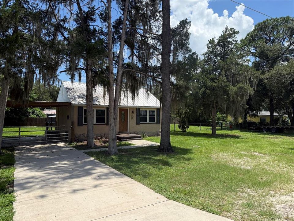 For Sale: $149,000 (2 beds, 1 baths, 616 Square Feet)
