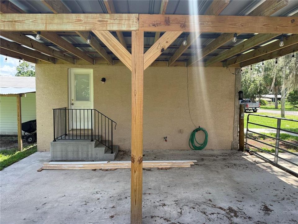 For Sale: $149,000 (2 beds, 1 baths, 616 Square Feet)