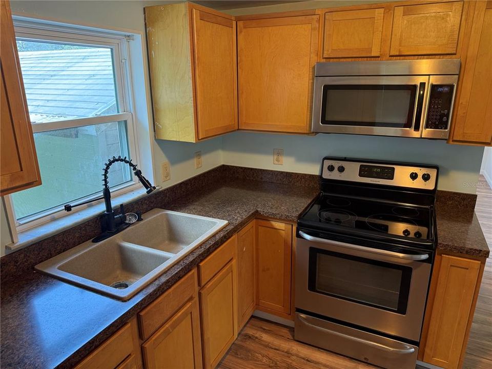 For Sale: $149,000 (2 beds, 1 baths, 616 Square Feet)