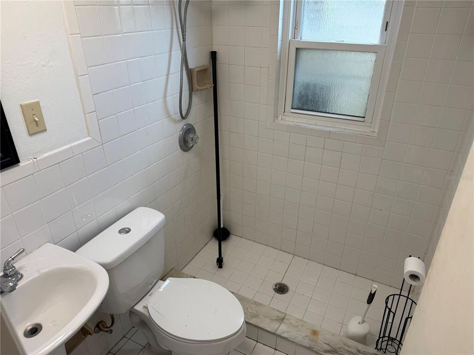 For Sale: $149,000 (2 beds, 1 baths, 616 Square Feet)
