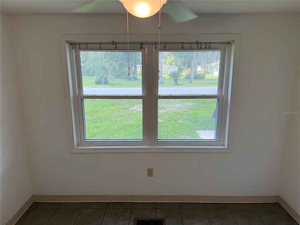 For Sale: $149,000 (2 beds, 1 baths, 616 Square Feet)