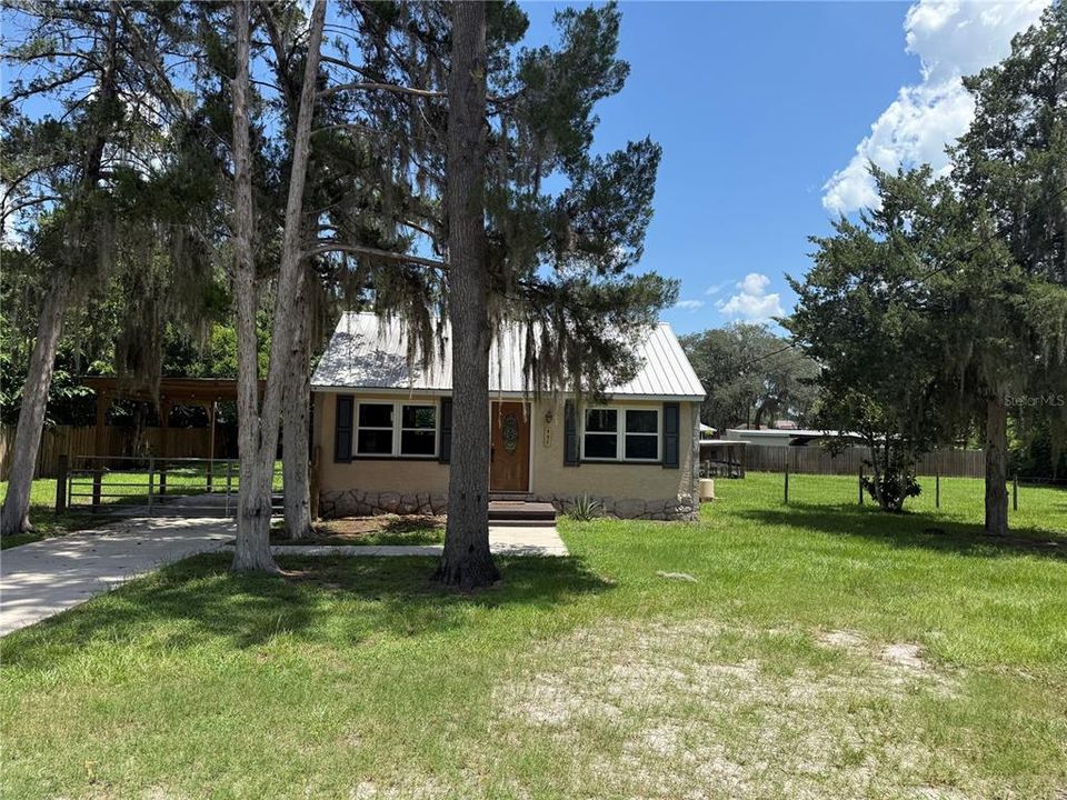 For Sale: $149,000 (2 beds, 1 baths, 616 Square Feet)