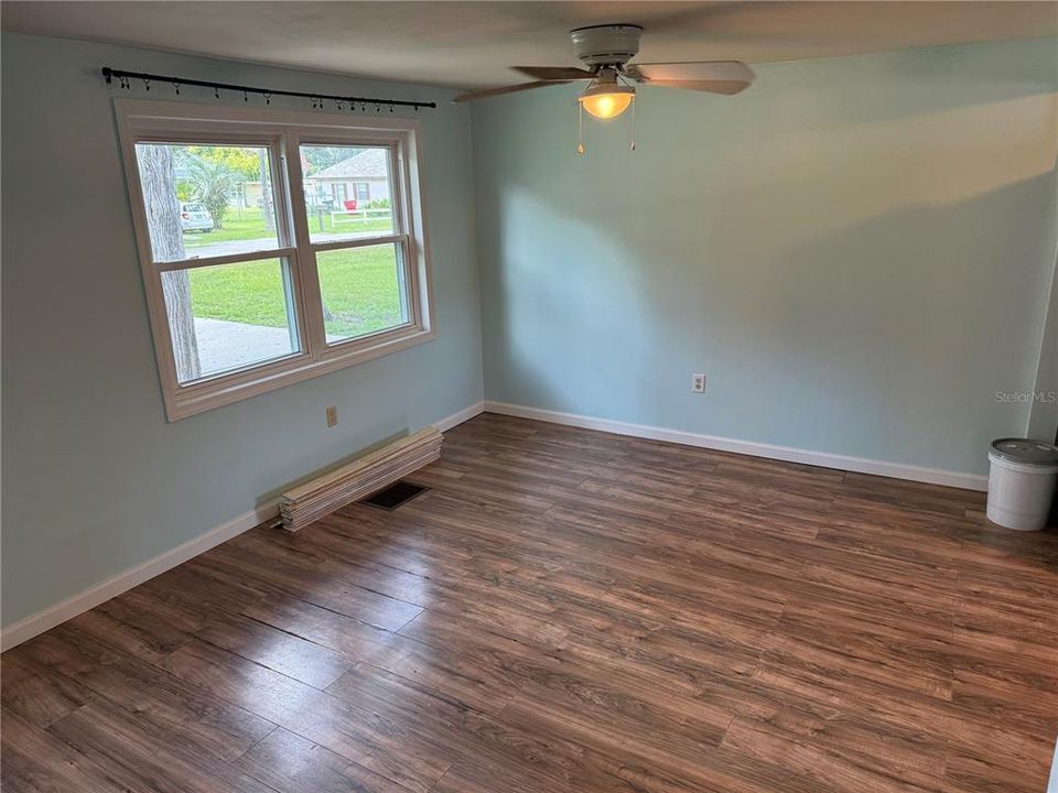 For Sale: $149,000 (2 beds, 1 baths, 616 Square Feet)