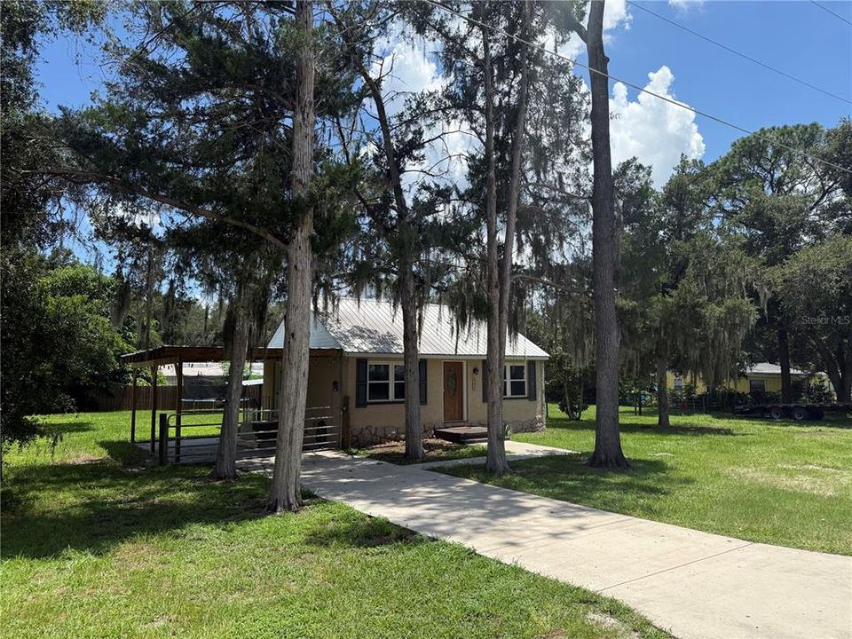 For Sale: $149,000 (2 beds, 1 baths, 616 Square Feet)