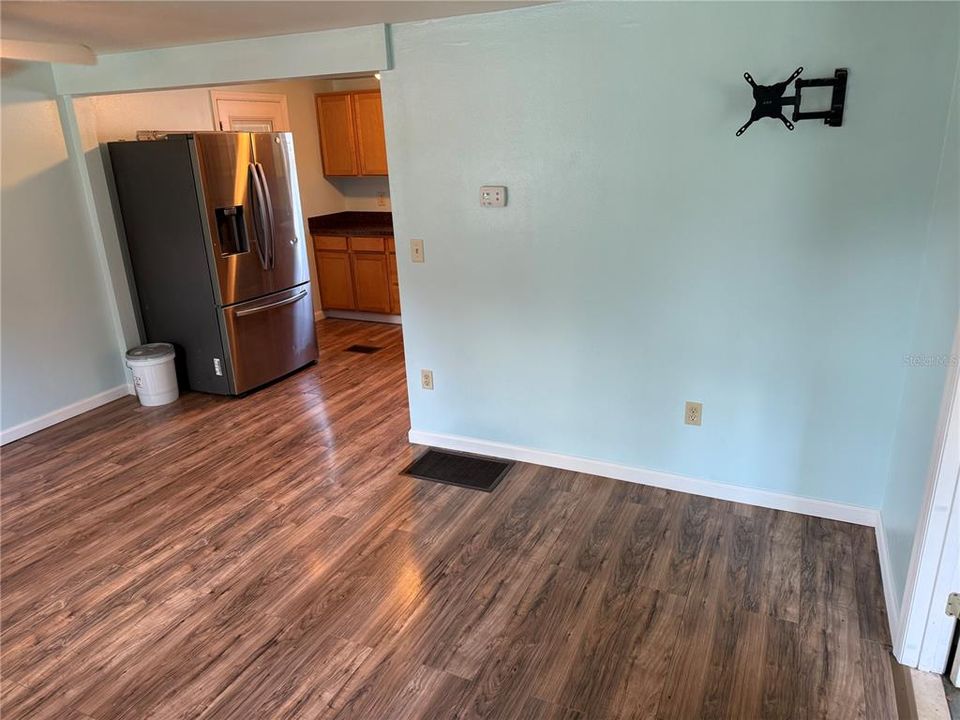 For Sale: $149,000 (2 beds, 1 baths, 616 Square Feet)