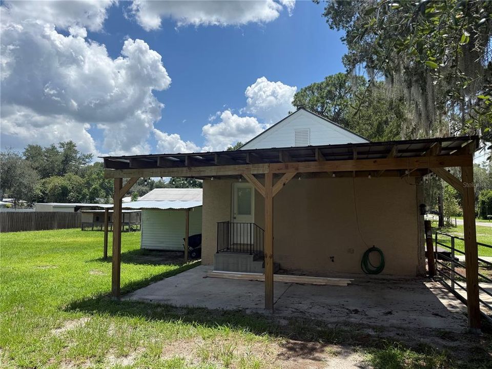 For Sale: $149,000 (2 beds, 1 baths, 616 Square Feet)