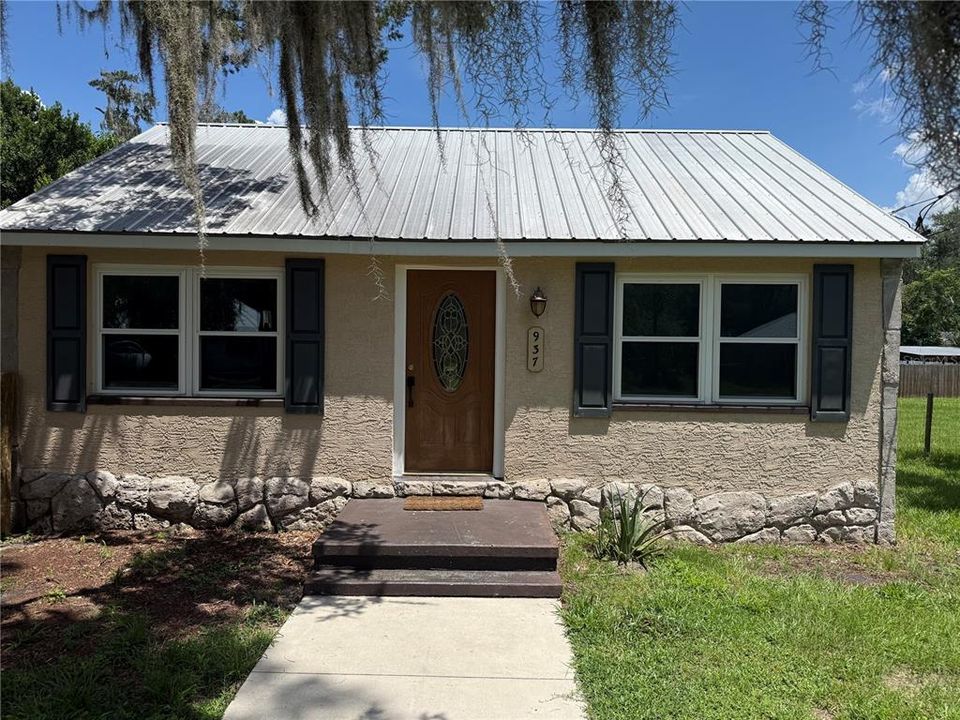 For Sale: $149,000 (2 beds, 1 baths, 616 Square Feet)