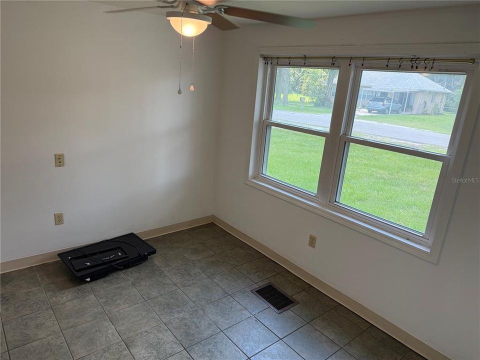 For Sale: $149,000 (2 beds, 1 baths, 616 Square Feet)