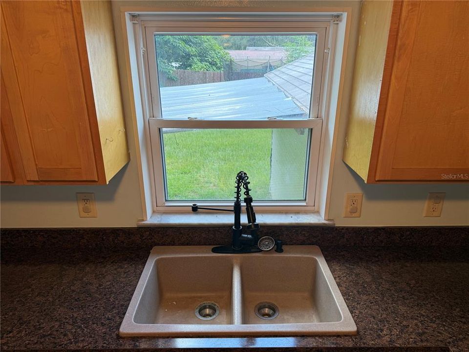 For Sale: $149,000 (2 beds, 1 baths, 616 Square Feet)