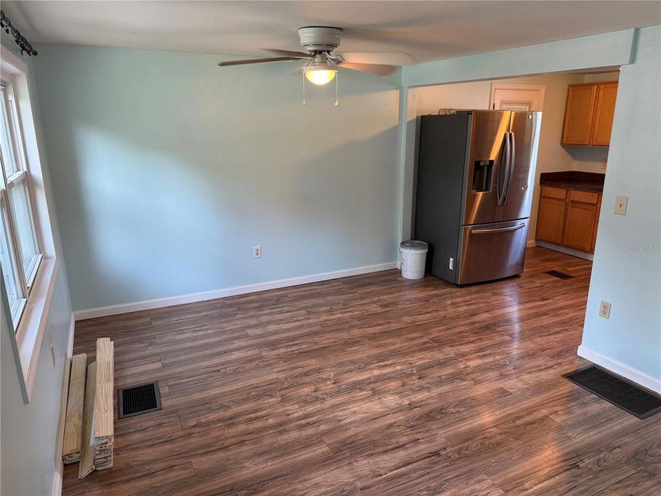 For Sale: $149,000 (2 beds, 1 baths, 616 Square Feet)