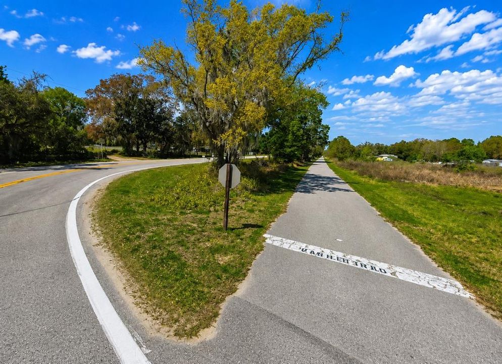 На продажу: $50,000 (5.31 acres)