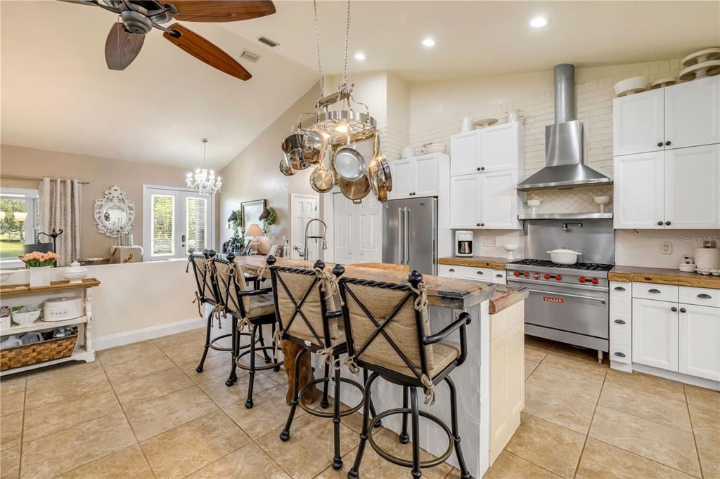 En Venta: $1,495,000 (4 camas, 3 baños, 3515 Pies cuadrados)