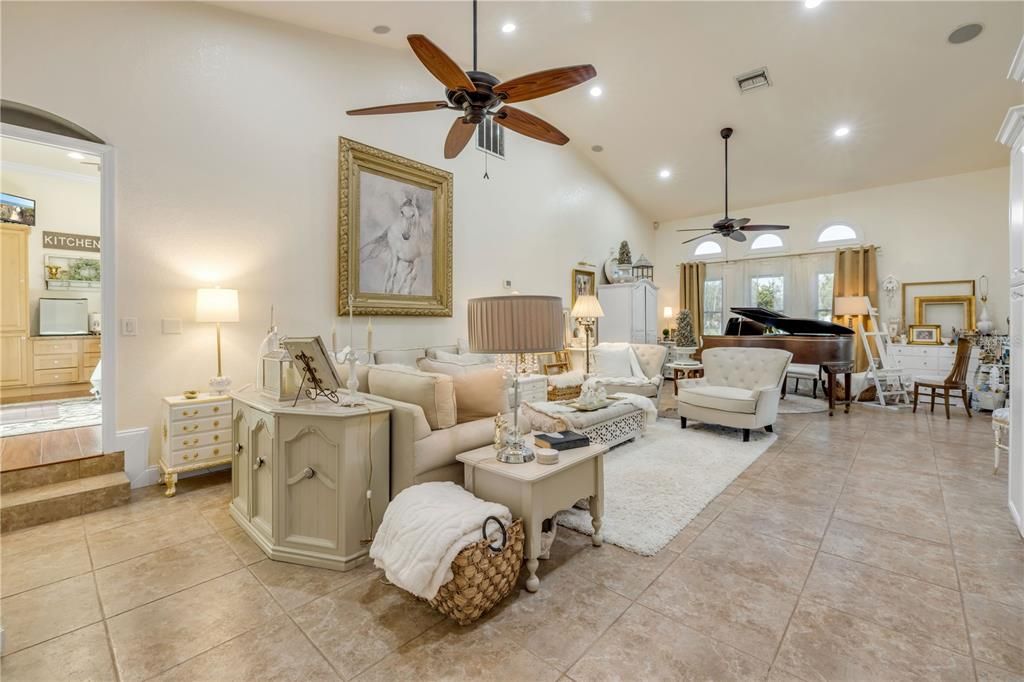 En Venta: $1,495,000 (4 camas, 3 baños, 3515 Pies cuadrados)