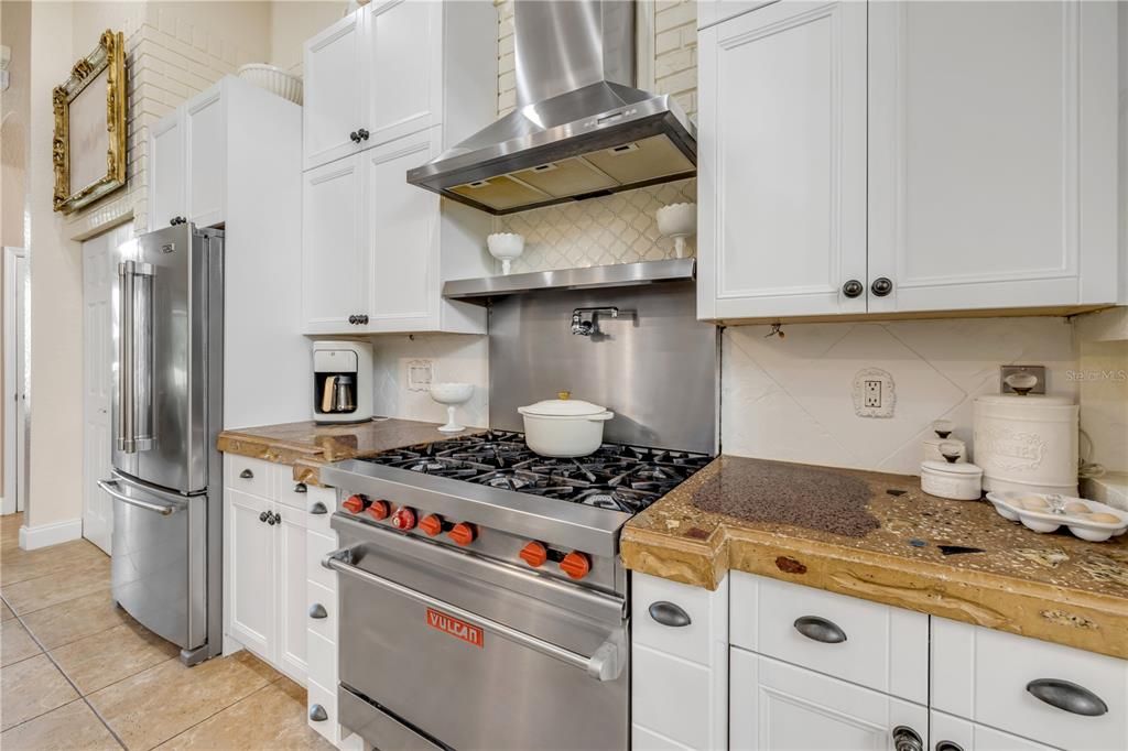 En Venta: $1,495,000 (4 camas, 3 baños, 3515 Pies cuadrados)