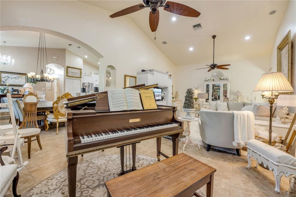 En Venta: $1,495,000 (4 camas, 3 baños, 3515 Pies cuadrados)