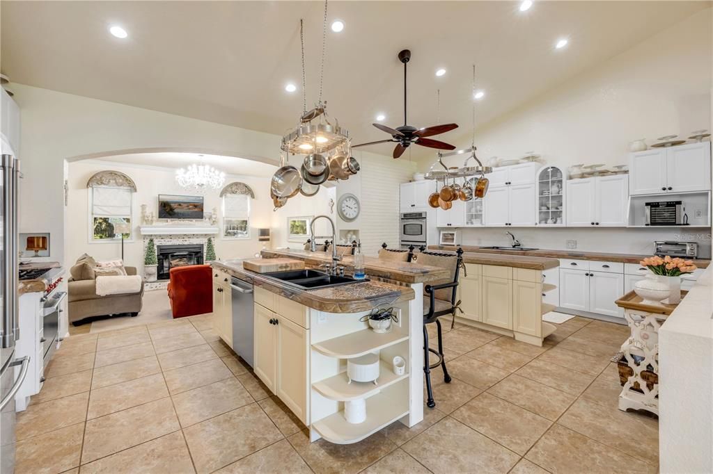 En Venta: $1,495,000 (4 camas, 3 baños, 3515 Pies cuadrados)