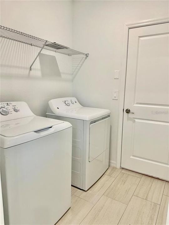 For Rent: $2,900 (5 beds, 2 baths, 2215 Square Feet)