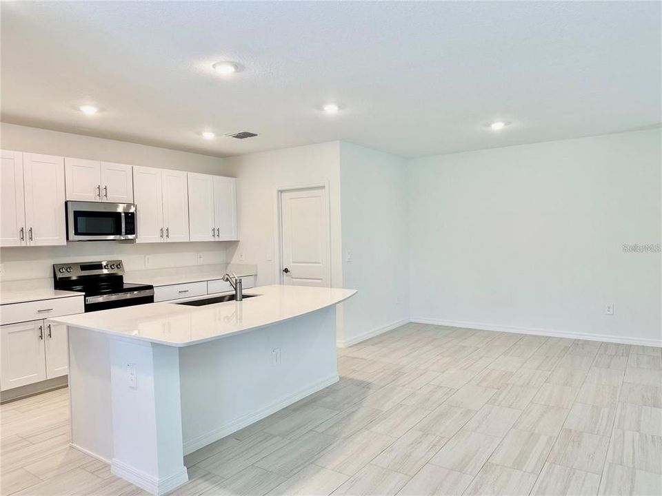 For Rent: $2,900 (5 beds, 2 baths, 2215 Square Feet)