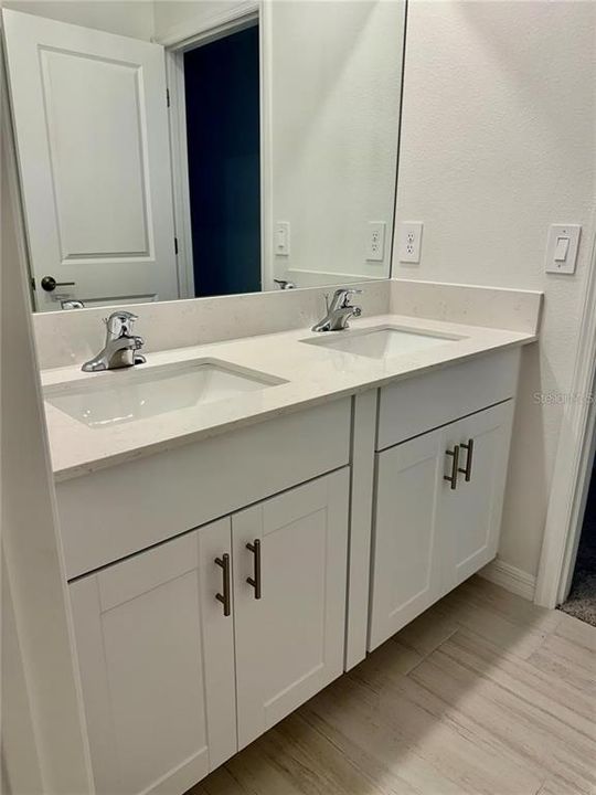 For Rent: $2,900 (5 beds, 2 baths, 2215 Square Feet)