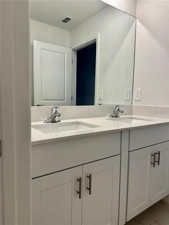 For Rent: $2,900 (5 beds, 2 baths, 2215 Square Feet)
