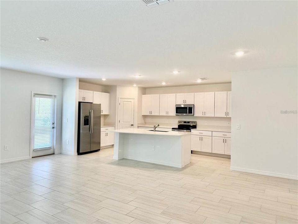 For Rent: $2,900 (5 beds, 2 baths, 2215 Square Feet)