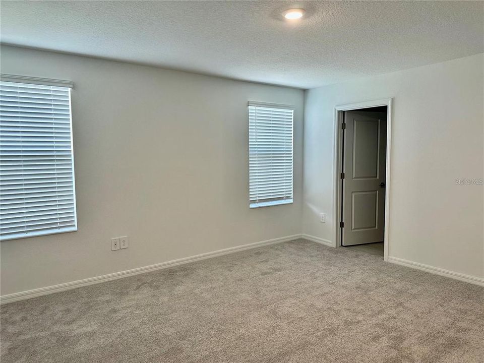 For Rent: $2,900 (5 beds, 2 baths, 2215 Square Feet)
