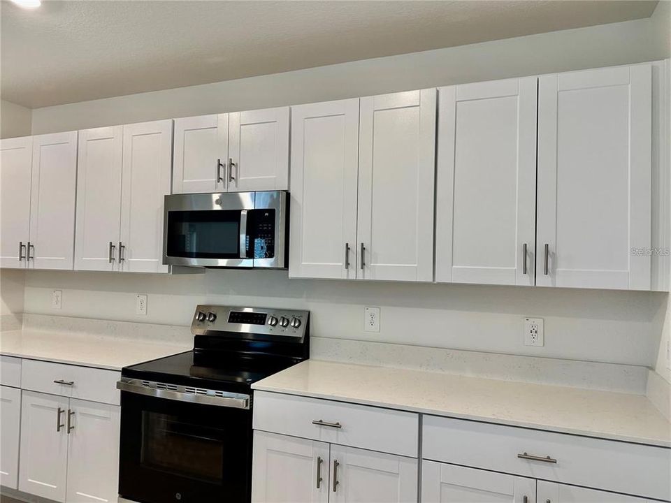 For Rent: $2,900 (5 beds, 2 baths, 2215 Square Feet)