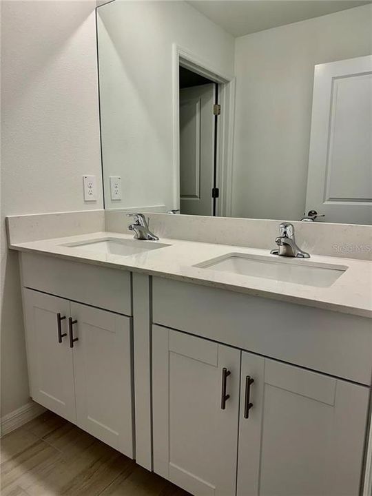 For Rent: $2,900 (5 beds, 2 baths, 2215 Square Feet)