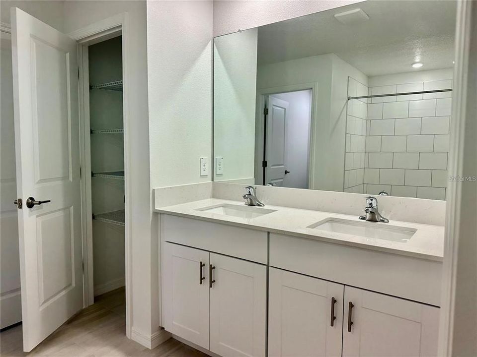 For Rent: $2,900 (5 beds, 2 baths, 2215 Square Feet)