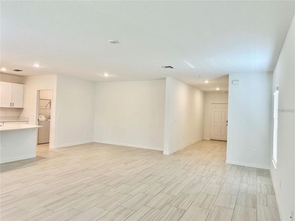 For Rent: $2,900 (5 beds, 2 baths, 2215 Square Feet)