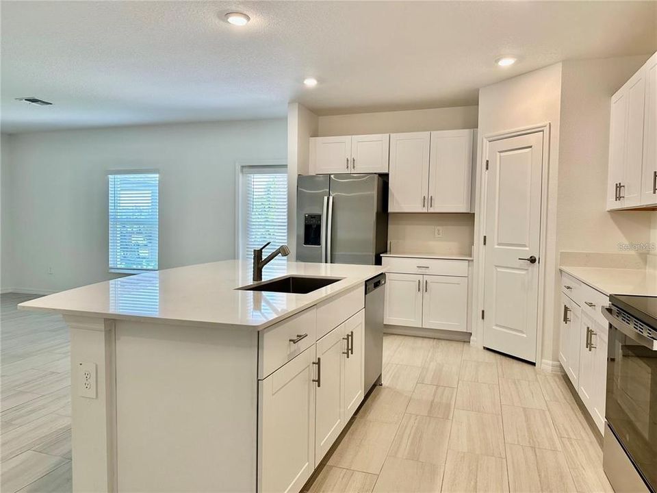 For Rent: $2,900 (5 beds, 2 baths, 2215 Square Feet)
