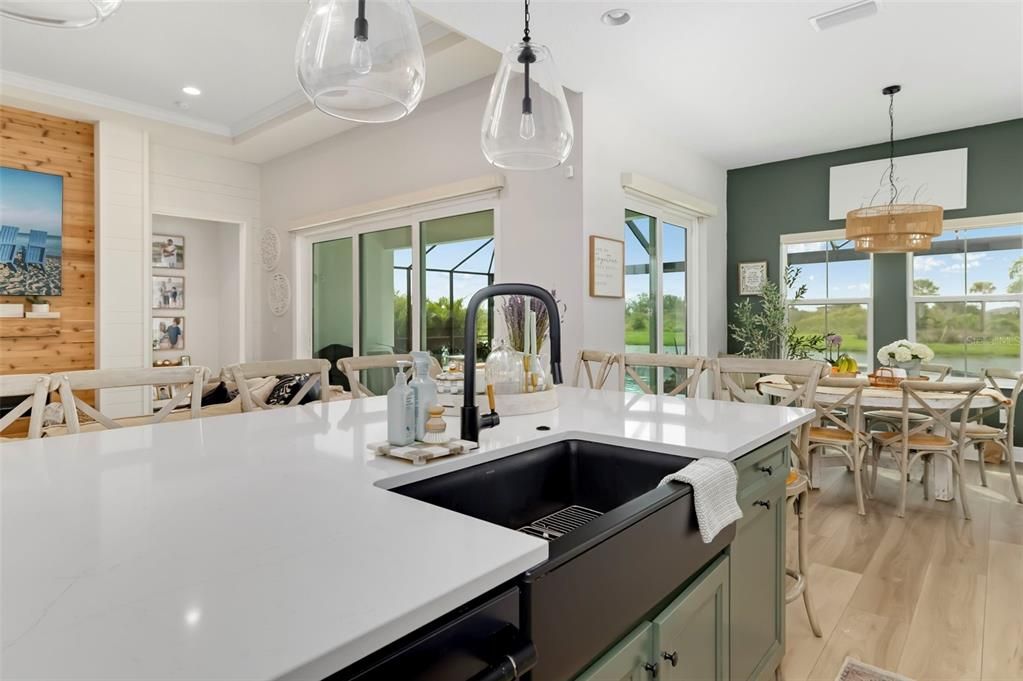 Activo con contrato: $1,599,000 (4 camas, 3 baños, 3651 Pies cuadrados)