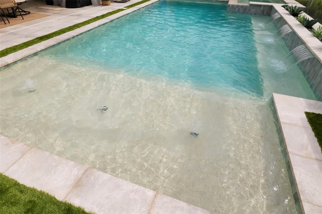 Activo con contrato: $1,599,000 (4 camas, 3 baños, 3651 Pies cuadrados)