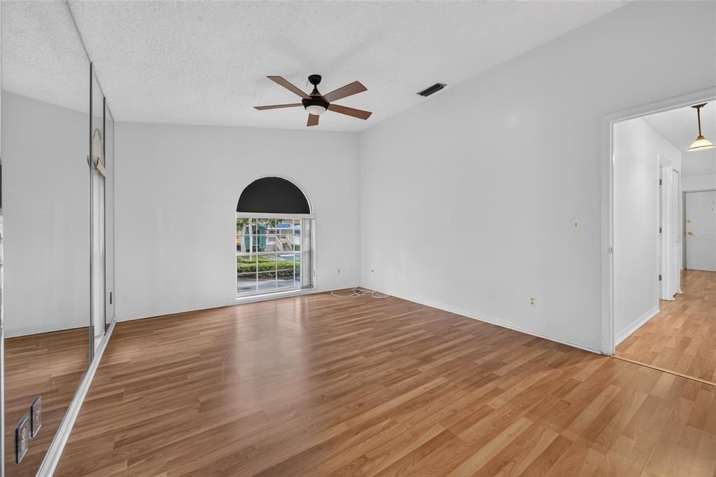 For Sale: $160,000 (2 beds, 2 baths, 1000 Square Feet)