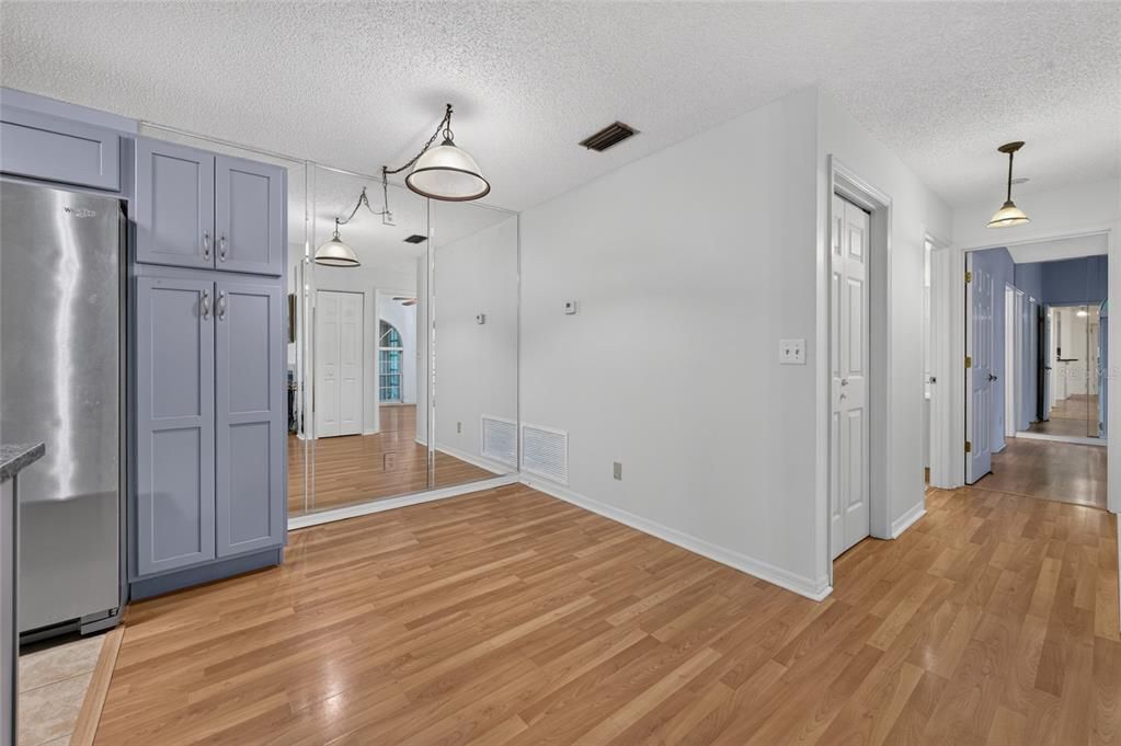 For Sale: $160,000 (2 beds, 2 baths, 1000 Square Feet)