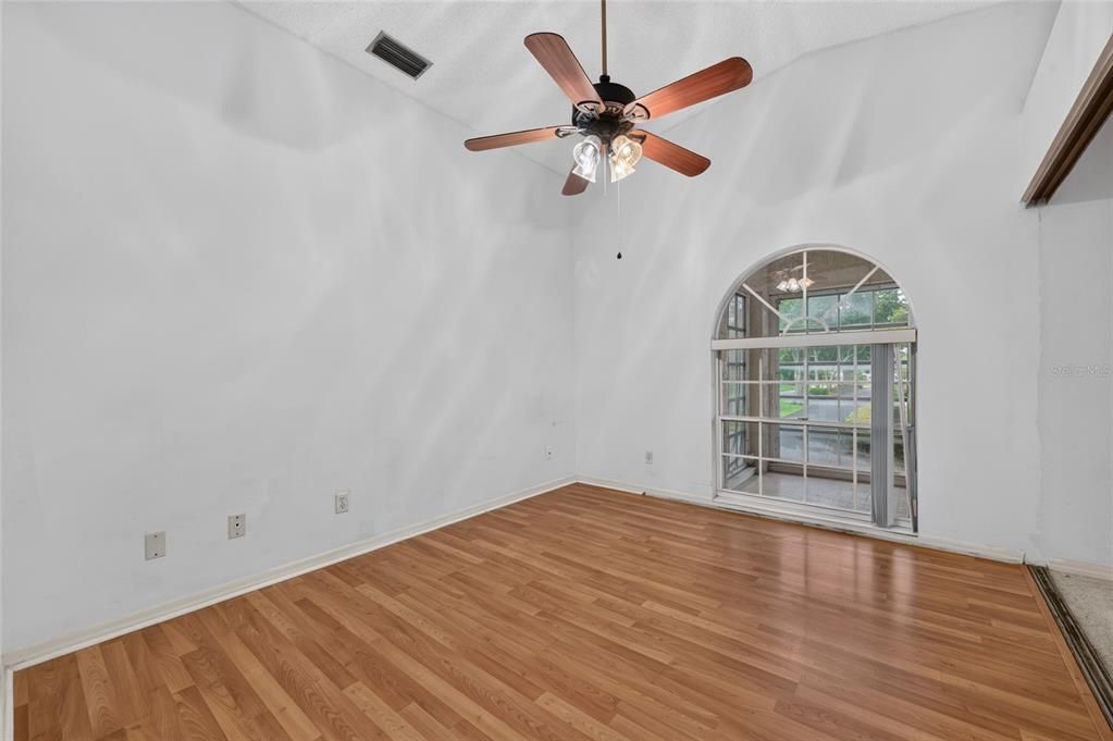 For Sale: $160,000 (2 beds, 2 baths, 1000 Square Feet)