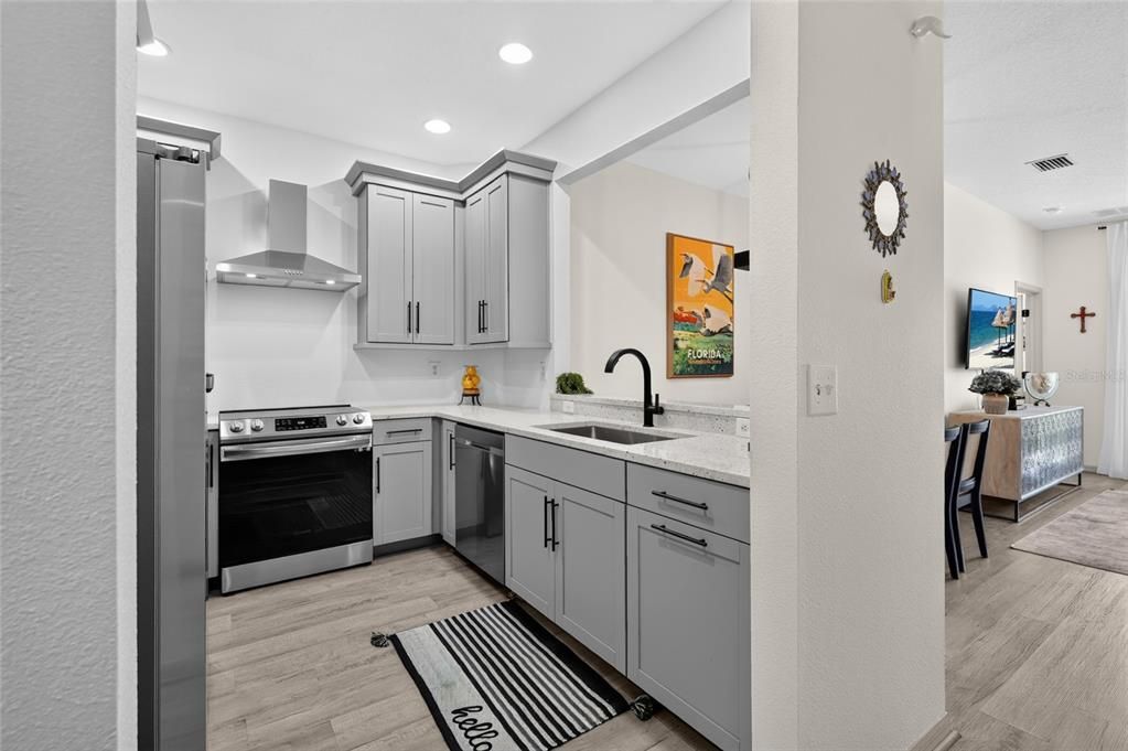 For Sale: $285,000 (3 beds, 2 baths, 1210 Square Feet)
