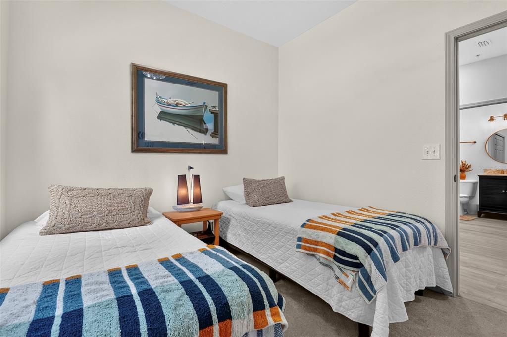 For Sale: $285,000 (3 beds, 2 baths, 1210 Square Feet)