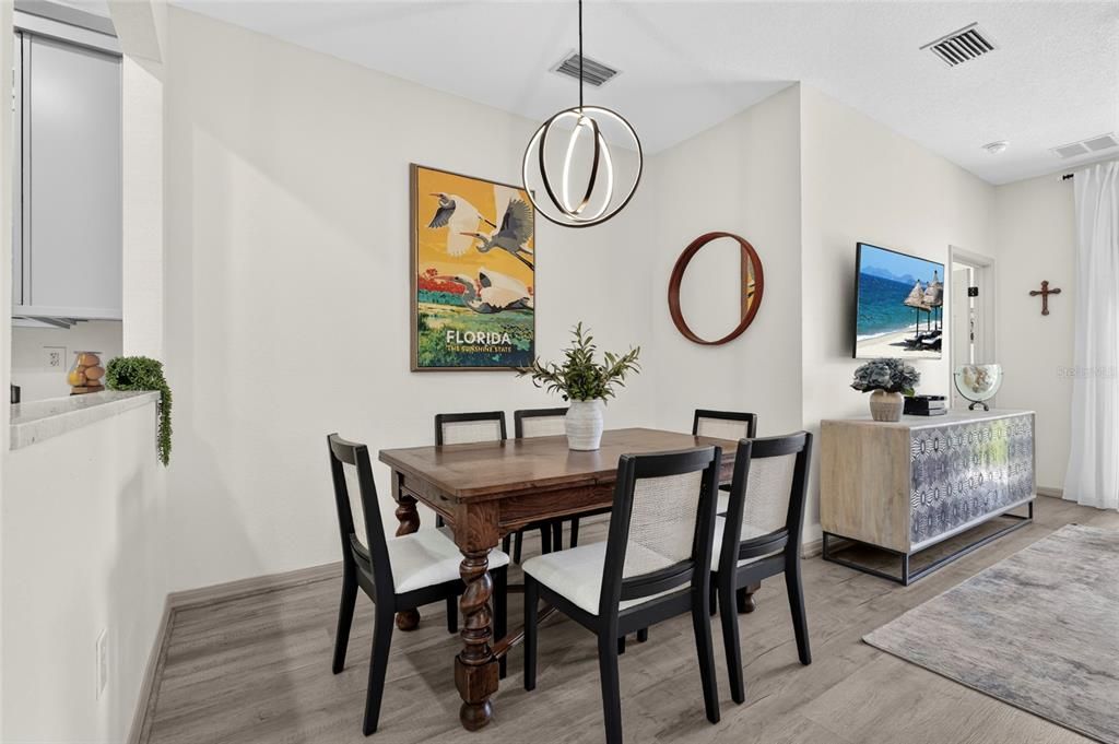 For Sale: $285,000 (3 beds, 2 baths, 1210 Square Feet)