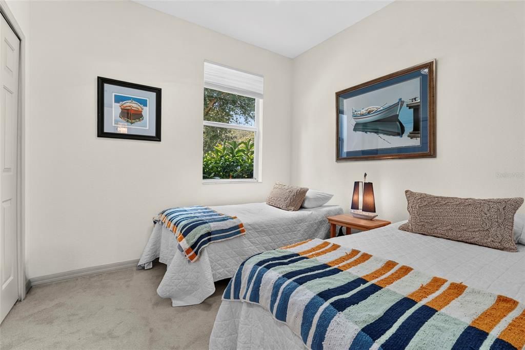 For Sale: $285,000 (3 beds, 2 baths, 1210 Square Feet)