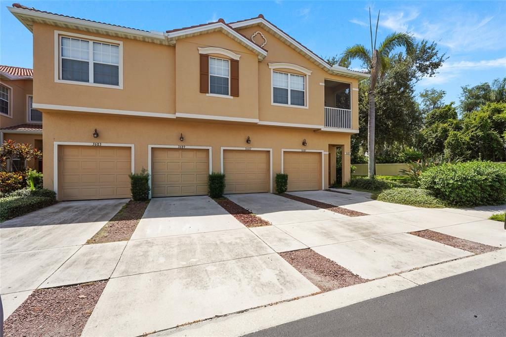 For Sale: $285,000 (3 beds, 2 baths, 1210 Square Feet)