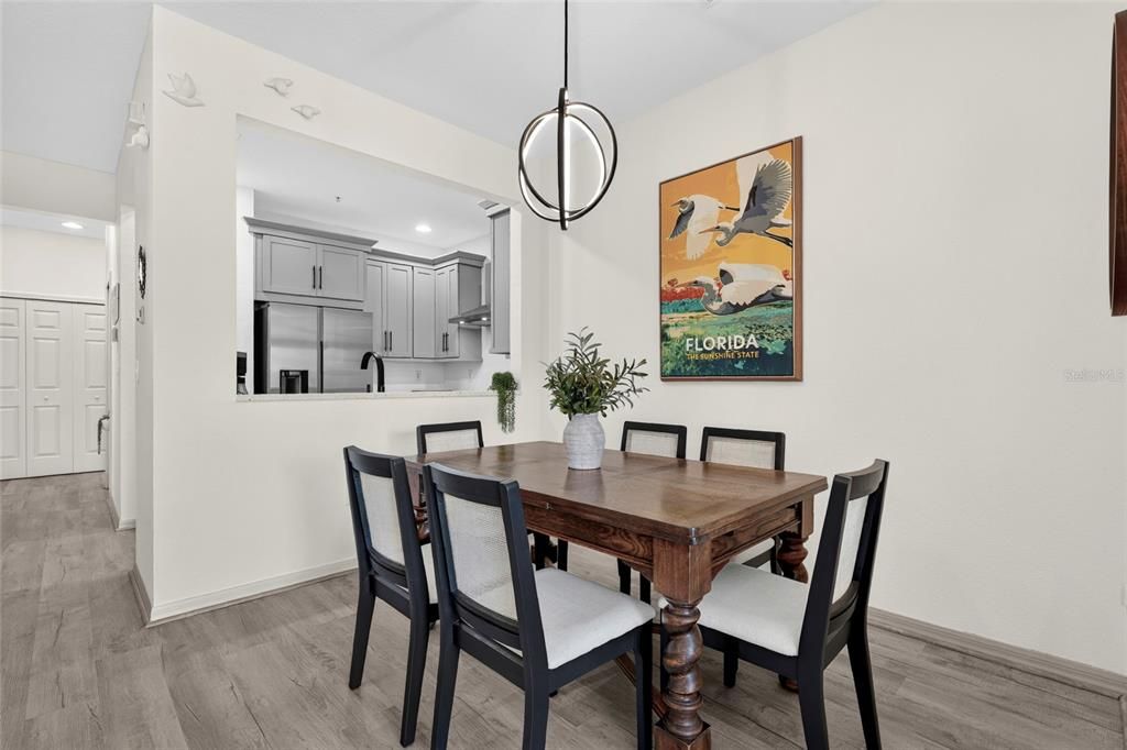 For Sale: $285,000 (3 beds, 2 baths, 1210 Square Feet)