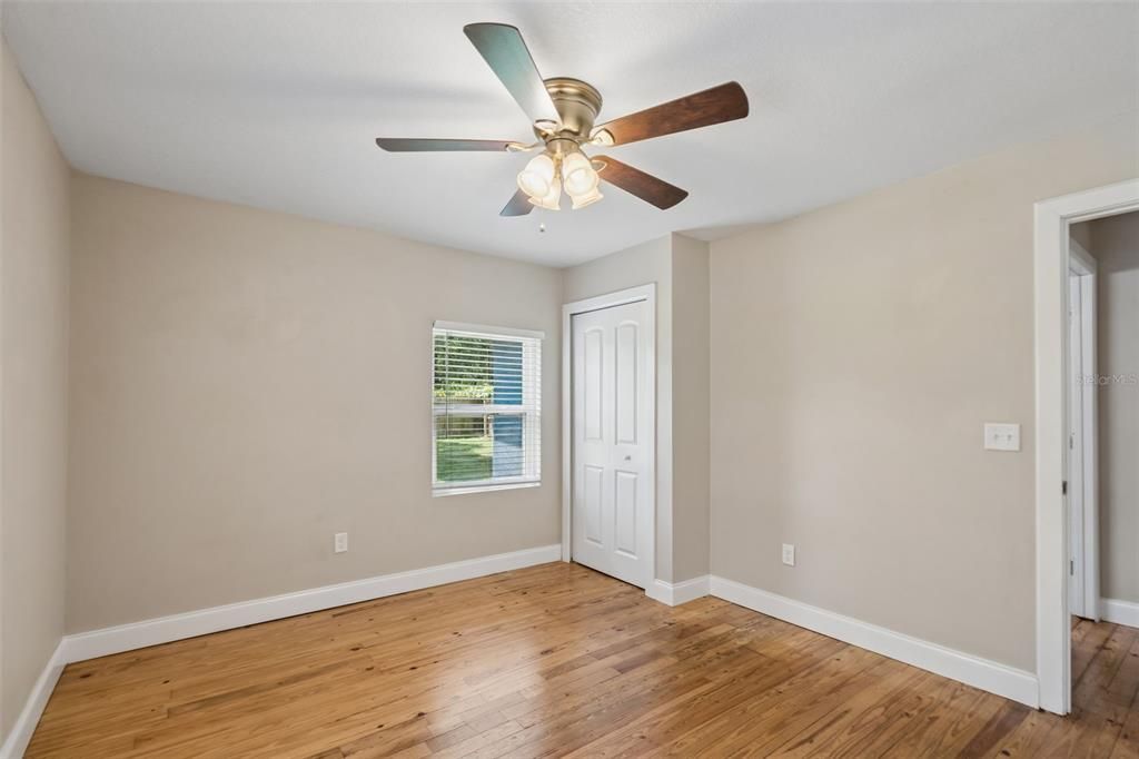 For Sale: $420,000 (2 beds, 1 baths, 884 Square Feet)