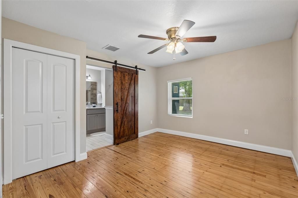 For Sale: $420,000 (2 beds, 1 baths, 884 Square Feet)